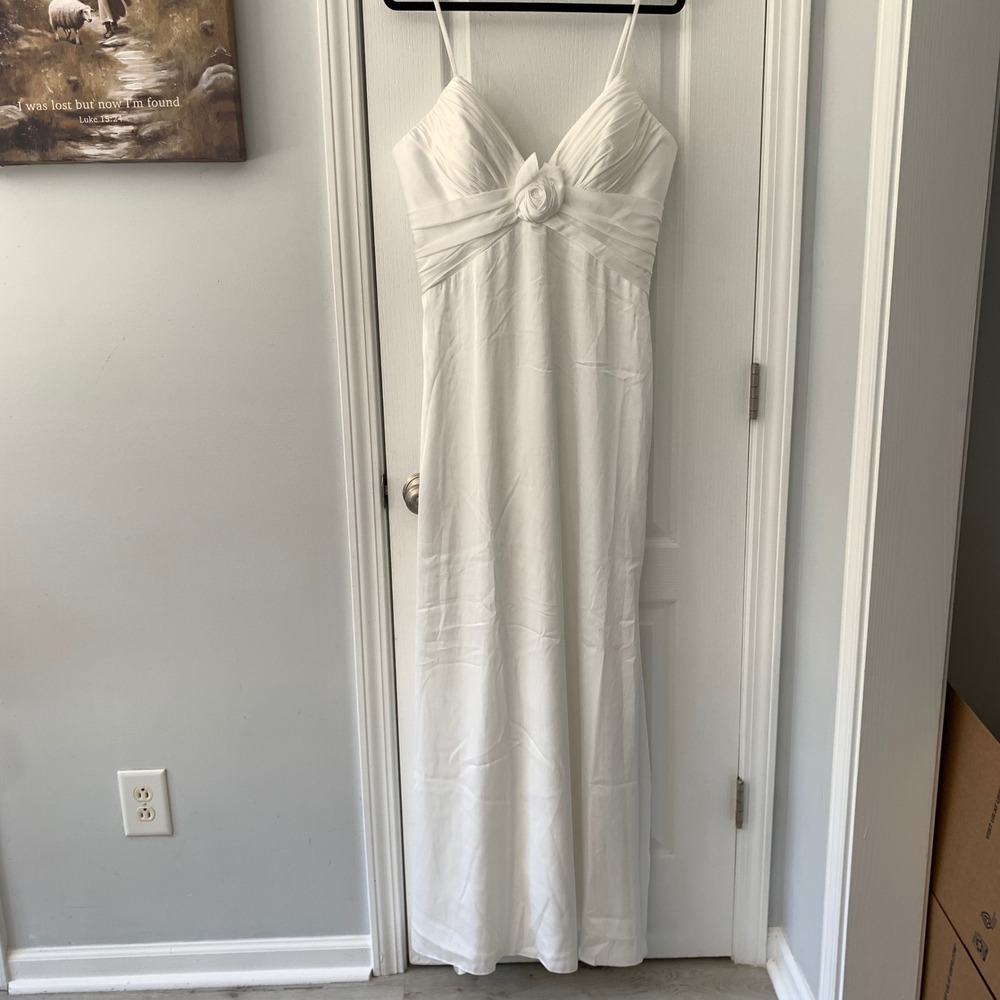Bella‎ Barnett White Satin Rosette Maxi Dress Pleated Sweetheart Formal Gown NWT
